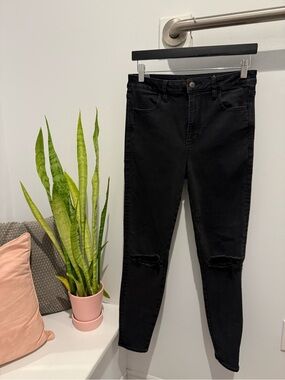 American Eagle Outfitters Black Skinny Jeans with Knee Rips